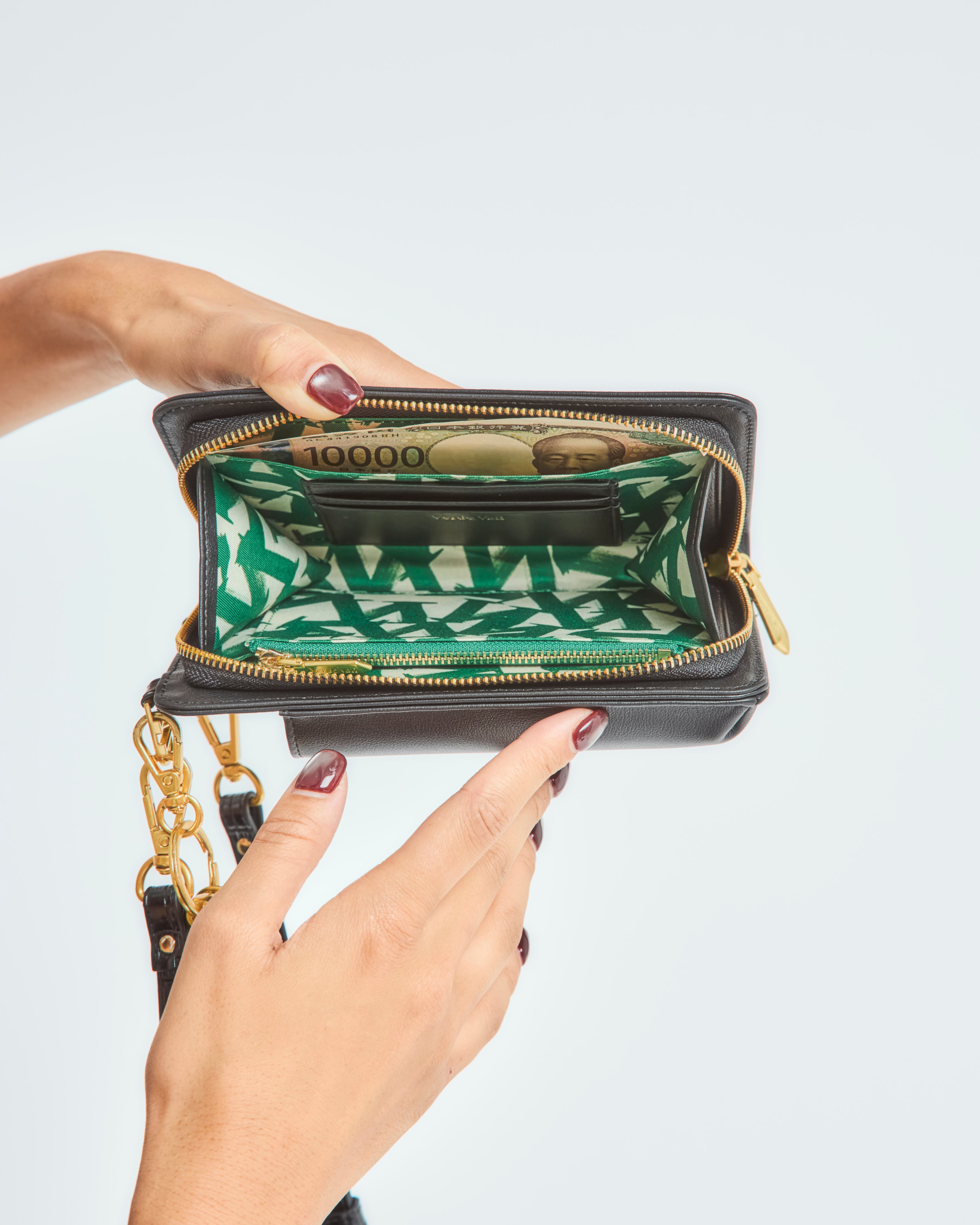 マルチショルダーバッグ　ブラック